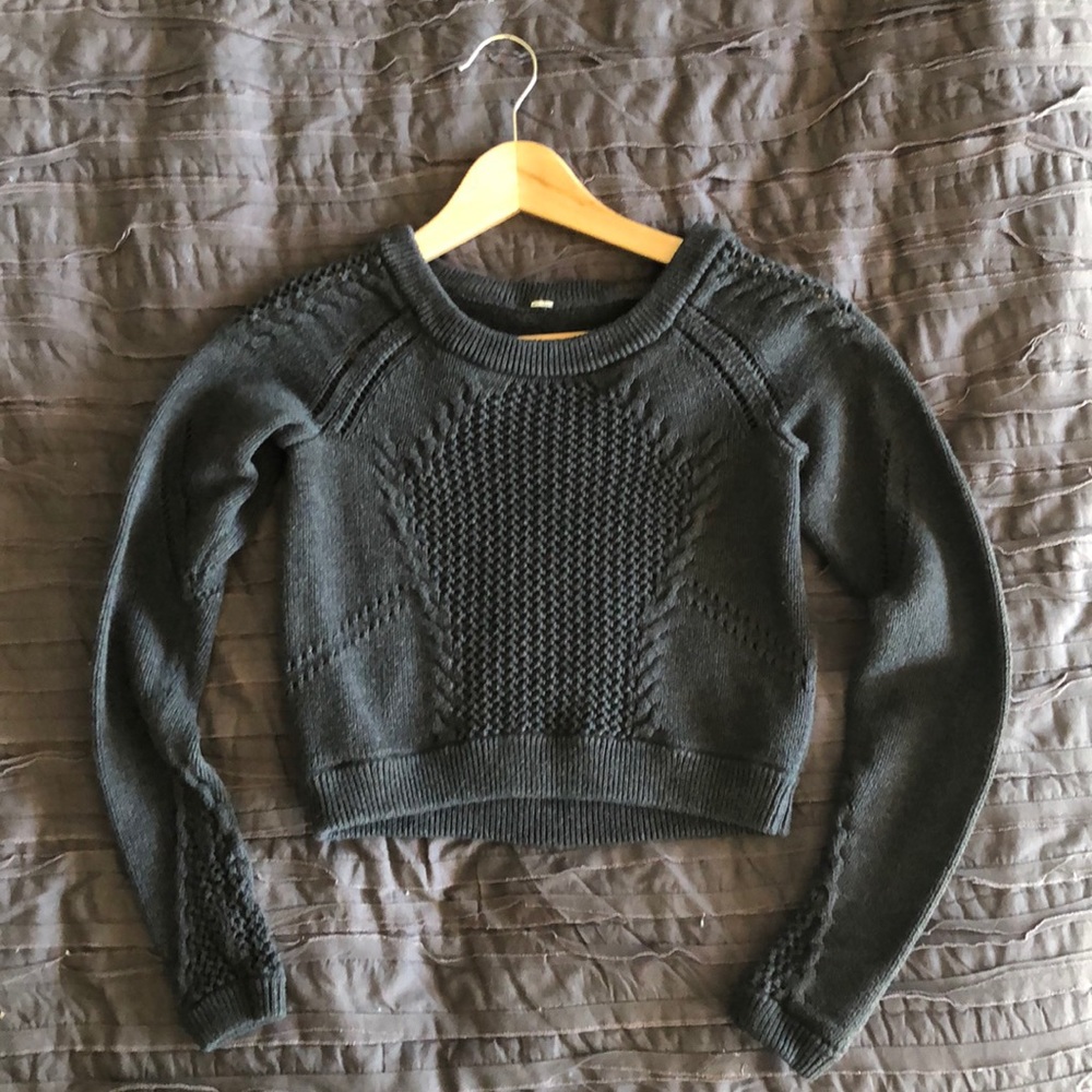 Lululemon size 2 woven gray sweater
